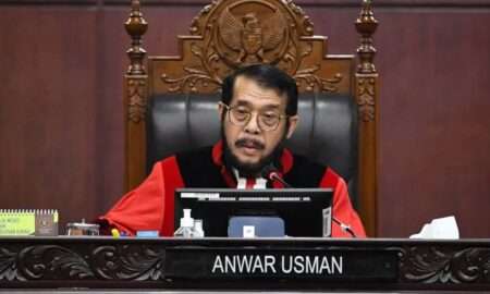 "Ya iyalah, jabatan milik Allah," kata Anwar kepada wartawan di gedung MK, Jakarta Pusat, Rabu (8/11/2023).